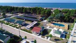 Кемпинги MCM Camping Улцинь Бунгало Делюкс с видом на сад-1