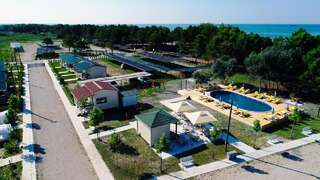 Кемпинги MCM Camping Улцинь Бунгало Делюкс с видом на сад-5